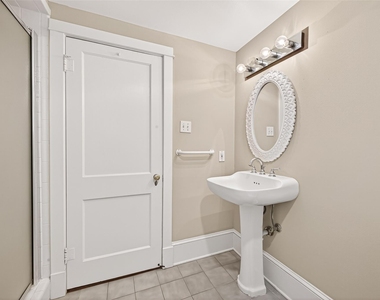 1807 Crocker Street - Photo Thumbnail 19