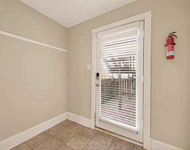 1807 Crocker Street - Photo Thumbnail 6