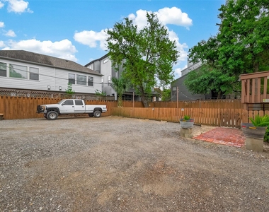 1807 Crocker Street - Photo Thumbnail 27