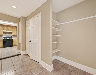 1807 Crocker Street - Photo Thumbnail 7