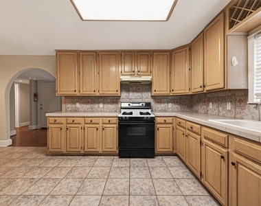 1807 Crocker Street - Photo Thumbnail 3