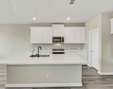 134 Solana Point Drive - Photo Thumbnail 2