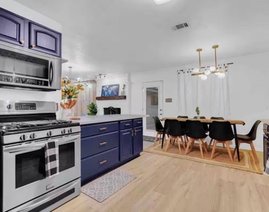 1124 E 13th Street - Photo Thumbnail 2