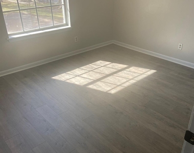 801 Forest Hollow - Photo Thumbnail 3