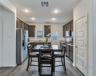 16751 Rover Lane - Photo Thumbnail 4
