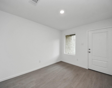 13499 Bay Springs Dr - Photo Thumbnail 11