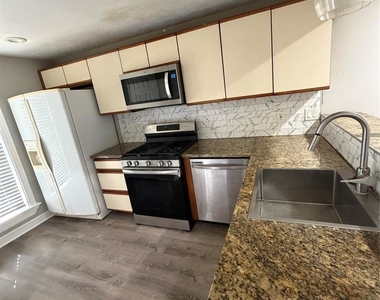 2810 Grants Lake Boulevard - Photo Thumbnail 8