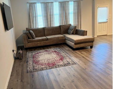 17607 Desmond Street - Photo Thumbnail 2