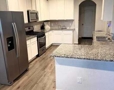 17607 Desmond Street - Photo Thumbnail 5