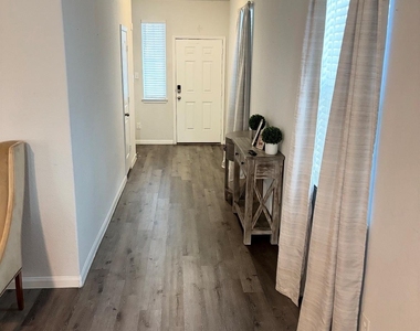 17607 Desmond Street - Photo Thumbnail 7
