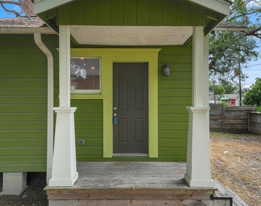 1107 Melbourne Street - Photo Thumbnail 1