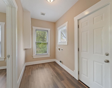 1107 Melbourne Street - Photo Thumbnail 8