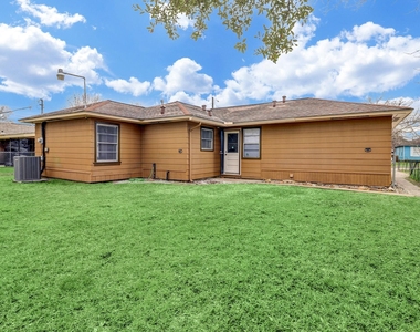 2100 Ontario Street - Photo Thumbnail 9