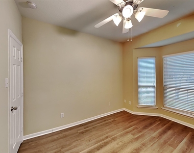 10923 Tattershall Lane - Photo Thumbnail 17