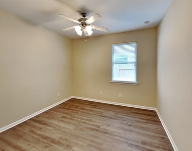 10923 Tattershall Lane - Photo Thumbnail 12
