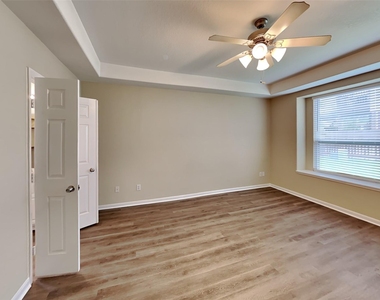 10923 Tattershall Lane - Photo Thumbnail 9