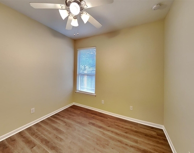 10923 Tattershall Lane - Photo Thumbnail 18