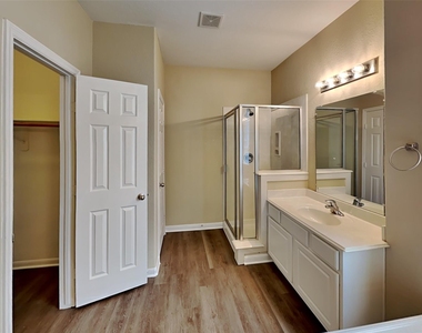 10923 Tattershall Lane - Photo Thumbnail 11