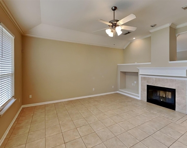 10923 Tattershall Lane - Photo Thumbnail 5