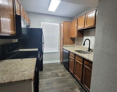 7250 W Greens Road - Photo Thumbnail 5