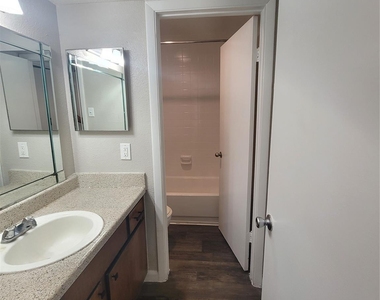 7250 W Greens Road - Photo Thumbnail 7
