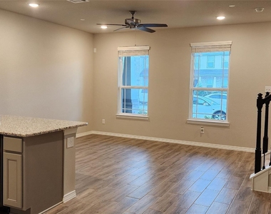 8016 Scanlan Trail - Photo Thumbnail 5