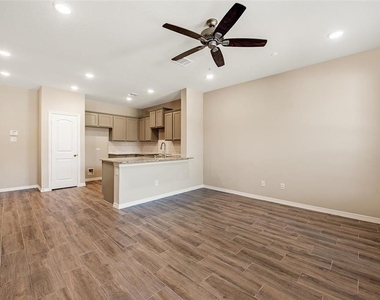 8016 Scanlan Trail - Photo Thumbnail 4