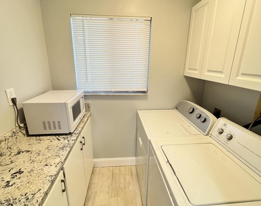 8494 Ridgewood Avenue - Photo Thumbnail 7