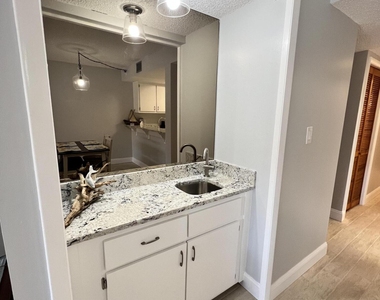 8494 Ridgewood Avenue - Photo Thumbnail 4