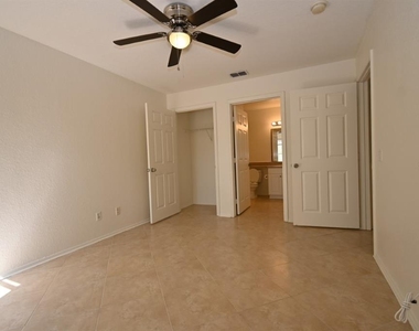 36009 Deer Creek Drive - Photo Thumbnail 10