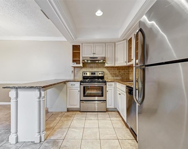 2833 Orange Tree Circle N - Photo Thumbnail 8
