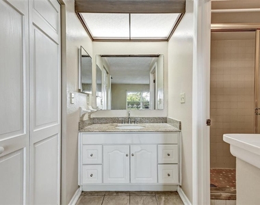2833 Orange Tree Circle N - Photo Thumbnail 18