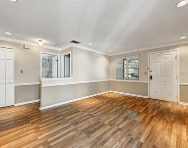 2833 Orange Tree Circle N - Photo Thumbnail 4