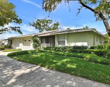 2833 Orange Tree Circle N - Photo Thumbnail 6