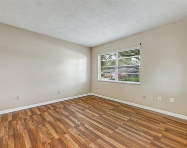 2833 Orange Tree Circle N - Photo Thumbnail 25