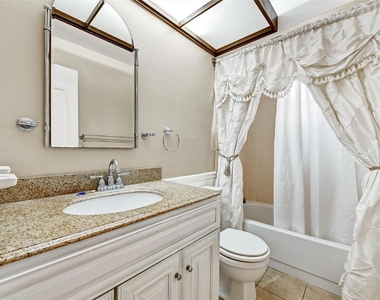 2833 Orange Tree Circle N - Photo Thumbnail 26