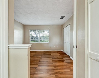 2833 Orange Tree Circle N - Photo Thumbnail 22