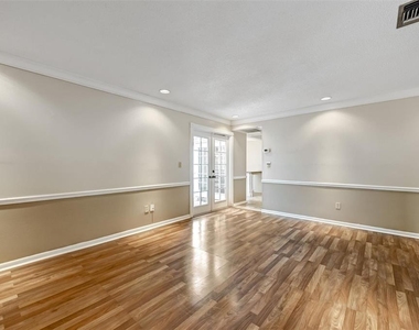 2833 Orange Tree Circle N - Photo Thumbnail 13