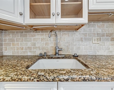 2833 Orange Tree Circle N - Photo Thumbnail 10