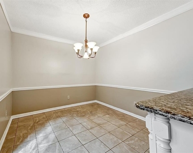 2833 Orange Tree Circle N - Photo Thumbnail 11