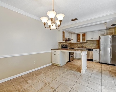 2833 Orange Tree Circle N - Photo Thumbnail 7