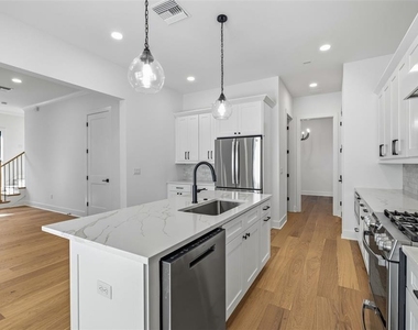 3012 S Esperanza Avenue - Photo Thumbnail 8
