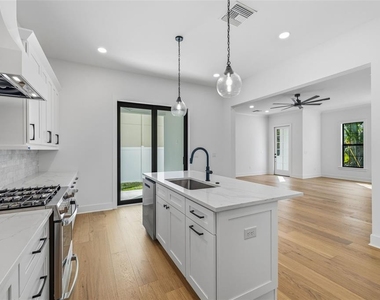 3012 S Esperanza Avenue - Photo Thumbnail 9