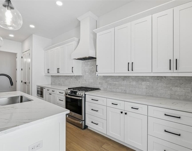 3012 S Esperanza Avenue - Photo Thumbnail 7