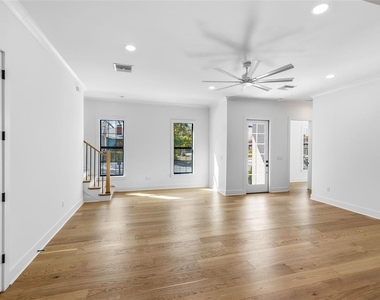 3010 S Esperanza Avenue - Photo Thumbnail 30