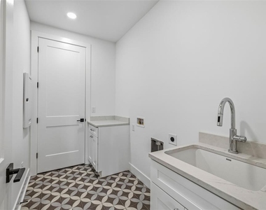 3010 S Esperanza Avenue - Photo Thumbnail 49