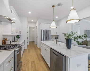 3010 S Esperanza Avenue - Photo Thumbnail 14