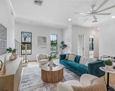 3010 S Esperanza Avenue - Photo Thumbnail 9