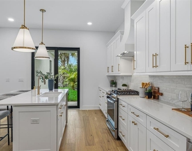 3010 S Esperanza Avenue - Photo Thumbnail 15