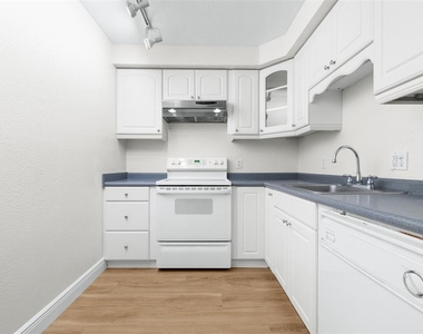4606 W Gray Street - Photo Thumbnail 7